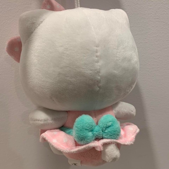 Hello Kitty Plush - Picture 4 of 7